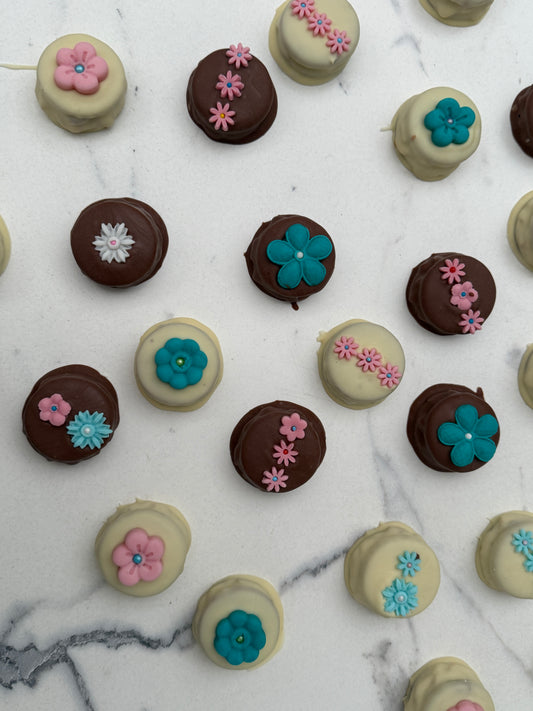 Alfajores con flores de fondant