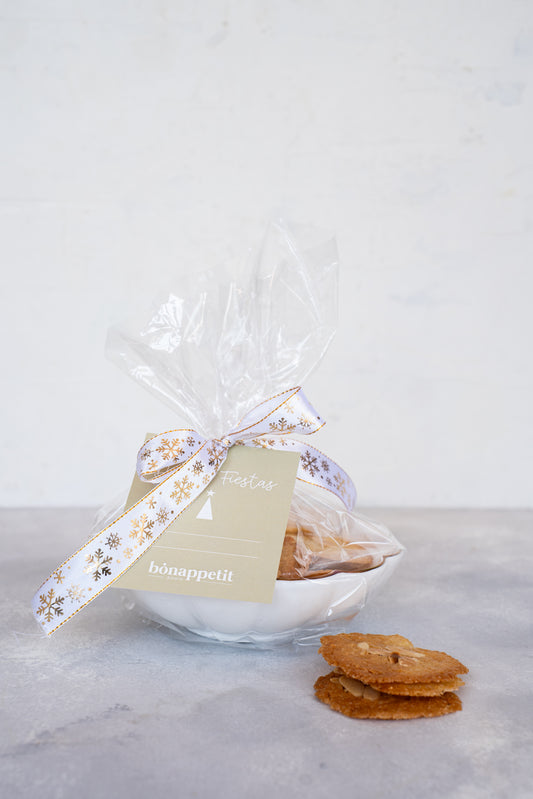 Bowl galletas delgadas de almendras